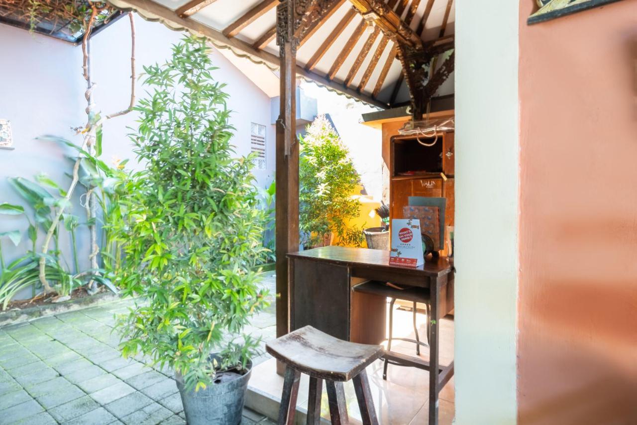 Oyo 3775 Ketut Inn Pesanggaran Экстерьер фото